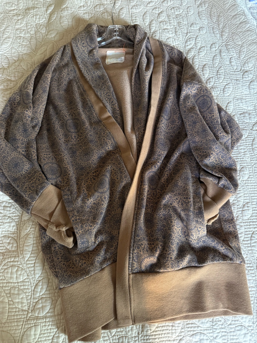 Alternative Taupe and Blue Paisley Lounge Robe